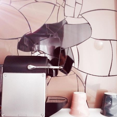 Studio Situe Dans Un Quartier Calme Et Residentiel A Montrouge A Seulement 2 Minutes Du Metro Eksteriør bilde